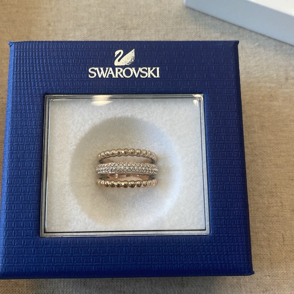 Excellent condition!  New in box! Rose Gold Sz 6